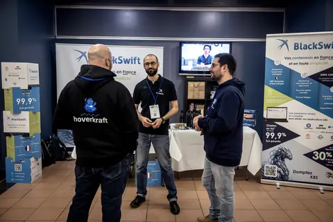 Stand   BlackSwift 4